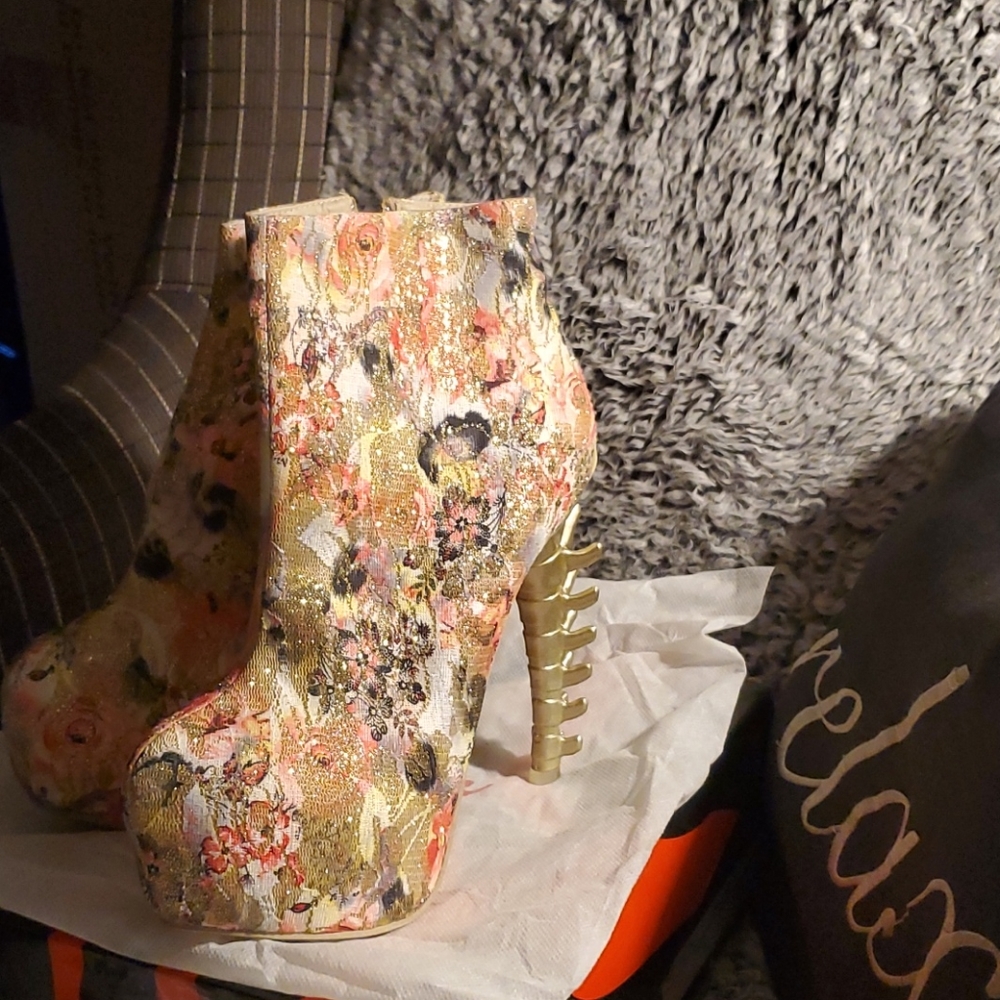 Show Story Funky Boots